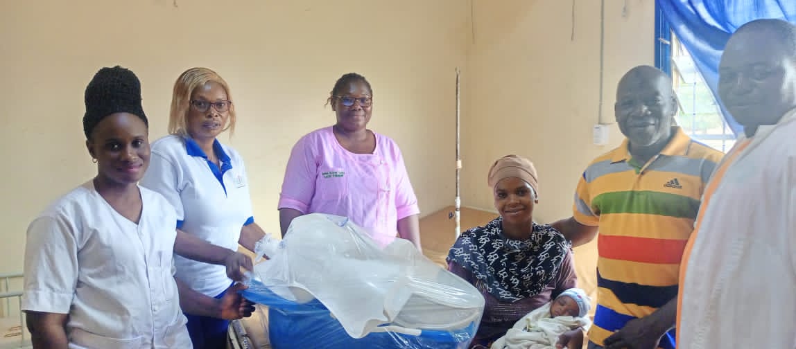 Remise des kits d'accouchement aux femmes par l'ONG HUSAFCI A KORHOGO Remise des kits d'accouchement aux femmes par l'ONG HUSAFCI A KORHOGO